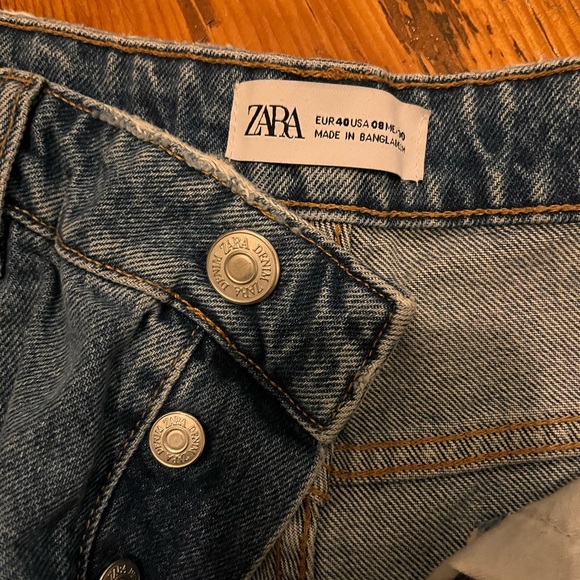 Zara Distressed Jean Shorts - Picture 2 of 3